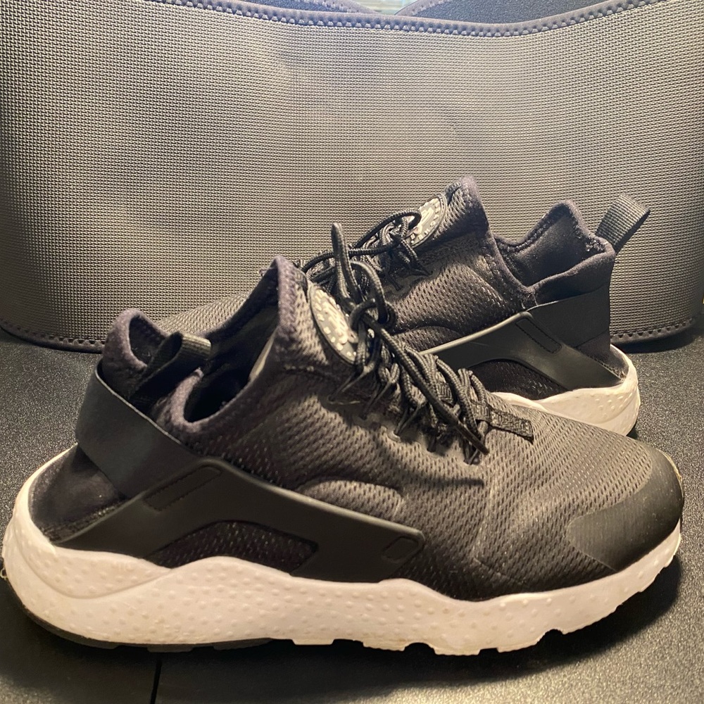 Women’s Nike Huarache Shoes - Black